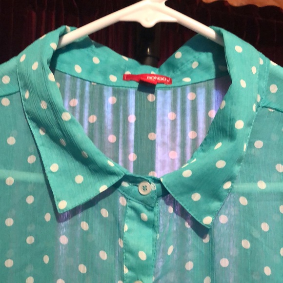 Ladies green and white polka dot cold shoulder 1X - Picture 3 of 9
